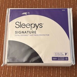 NIB Sleepy's Signature Total Defense Mattress Protector